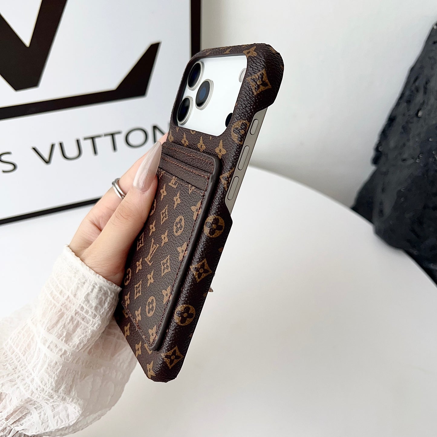 LV143